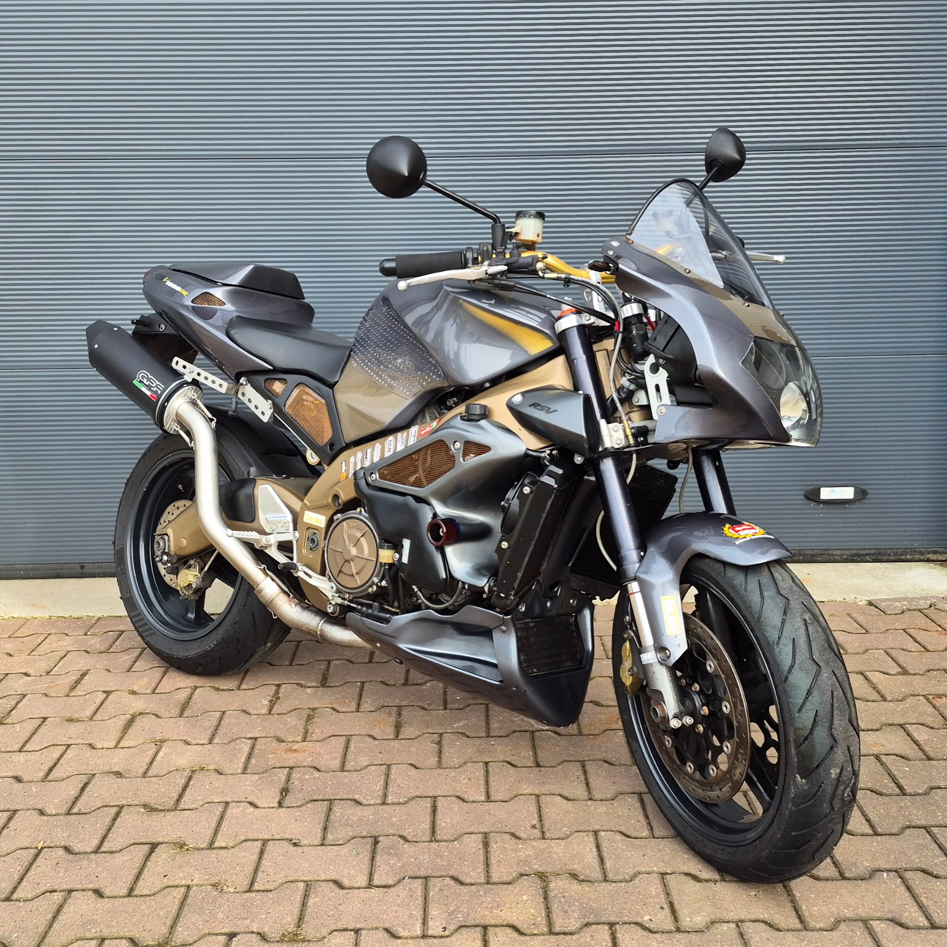 /Merken - modellen/Aprilia /Merken - modellen/Aprilia/Tuono RSV 1000 R